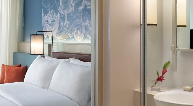 pool view room close up